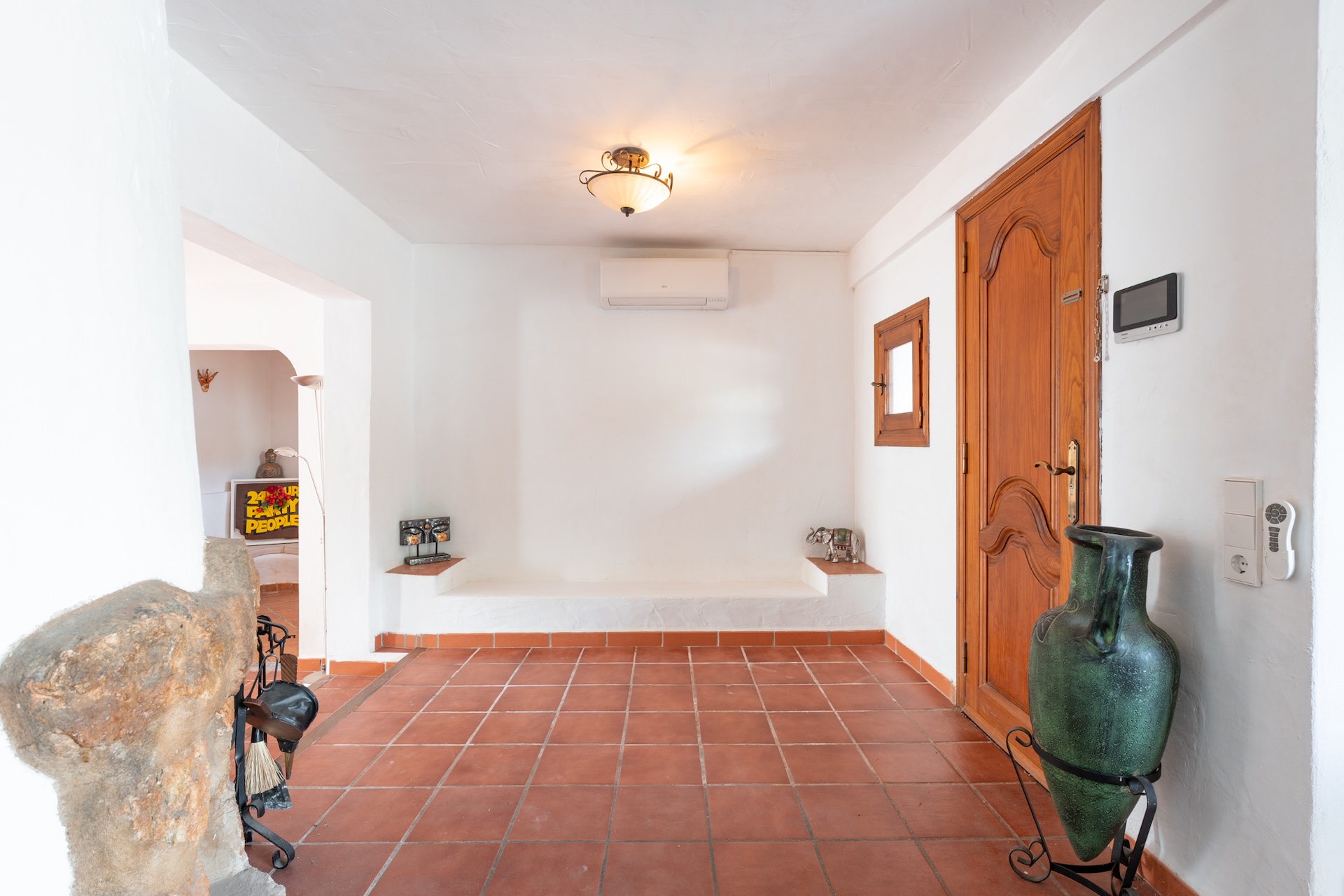 Resa Estates house huis te koop Siesta entrance interior.jpg